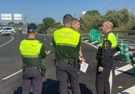 Mueren dos hermanos al estrellarse con su moto contra una bionda en Valencia