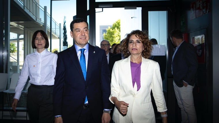 Otra imagen de los protagonistas del acto en Granada