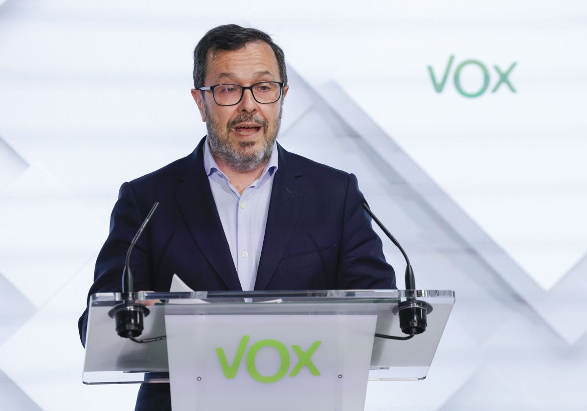 El portavoz nacional de Vox, José Antonio Fúster, en rueda de prensa