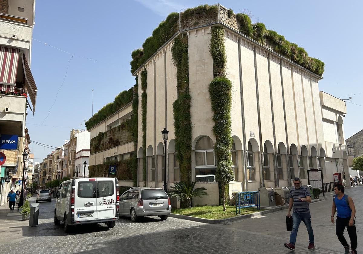 Fachada lateral del Ayuntamiento de Lucena en una imagen de archivo