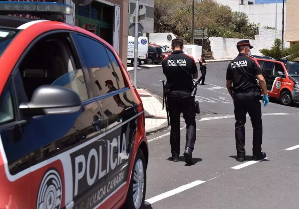 Agentes de la Policía Canaria en foto de archivo