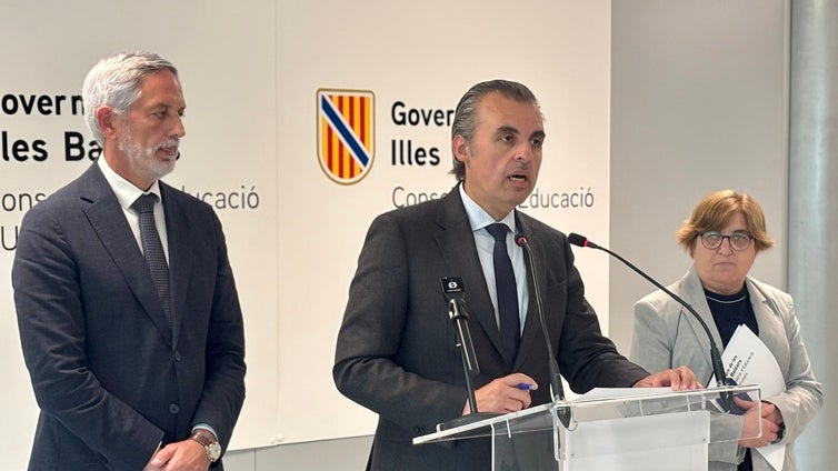 Baleares prohíbe el uso de móviles en los colegios tras certificar una reducción «significativa» de los conflictos en este curso