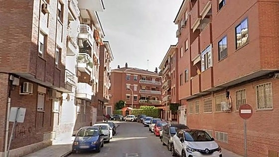 Muere un niño de dos años olvidado por su padre de acogida en el interior de un coche en Linares