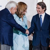 Aznar y González defienden recuperar la «centralidad» y la «continuidad histórica» frente a los extremismos