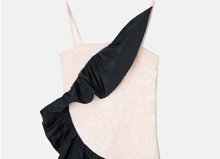 Imagen principal - Esta colección cápsula para mujeres y ocasión de invitada puede adquirirse desde este martes en las tiendas online de Silbon