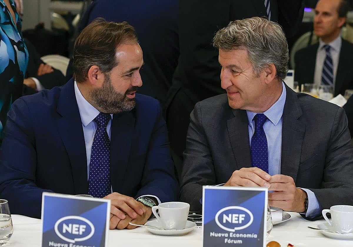 Paco Núñez, líder de Castilla-La Mancha, y Alberto Núñez Feijóo, presidente del PP
