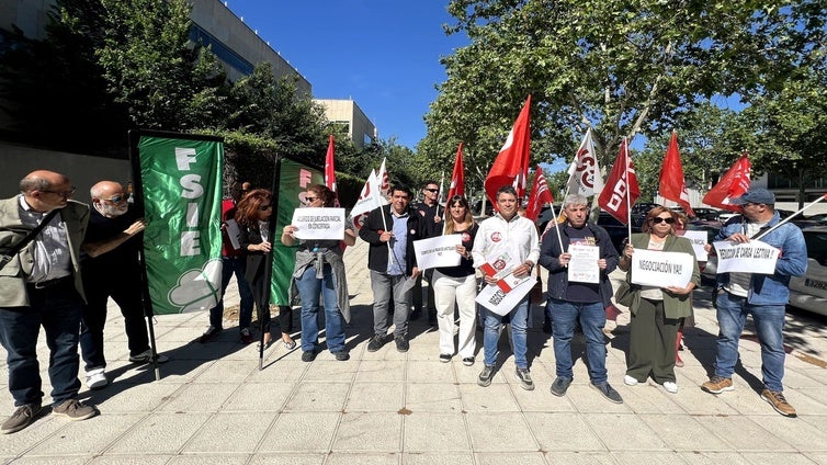 Los sindicatos de la concertada salen a la calle contra el «trato injusto» que reciben de la Consejería de Educación