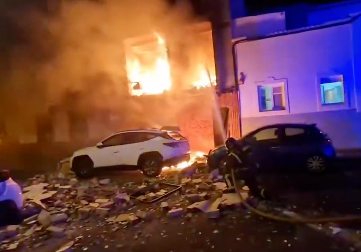 Explosión e incendio en una vivienda en La Laguna