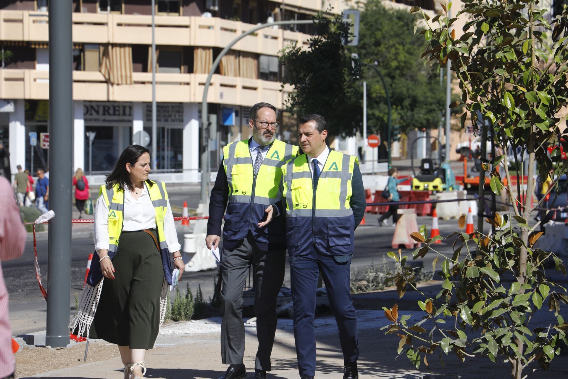 El nuevo aspecto de la Ronda del Marrubial con la calzada de cuatro carriles, en imágenes