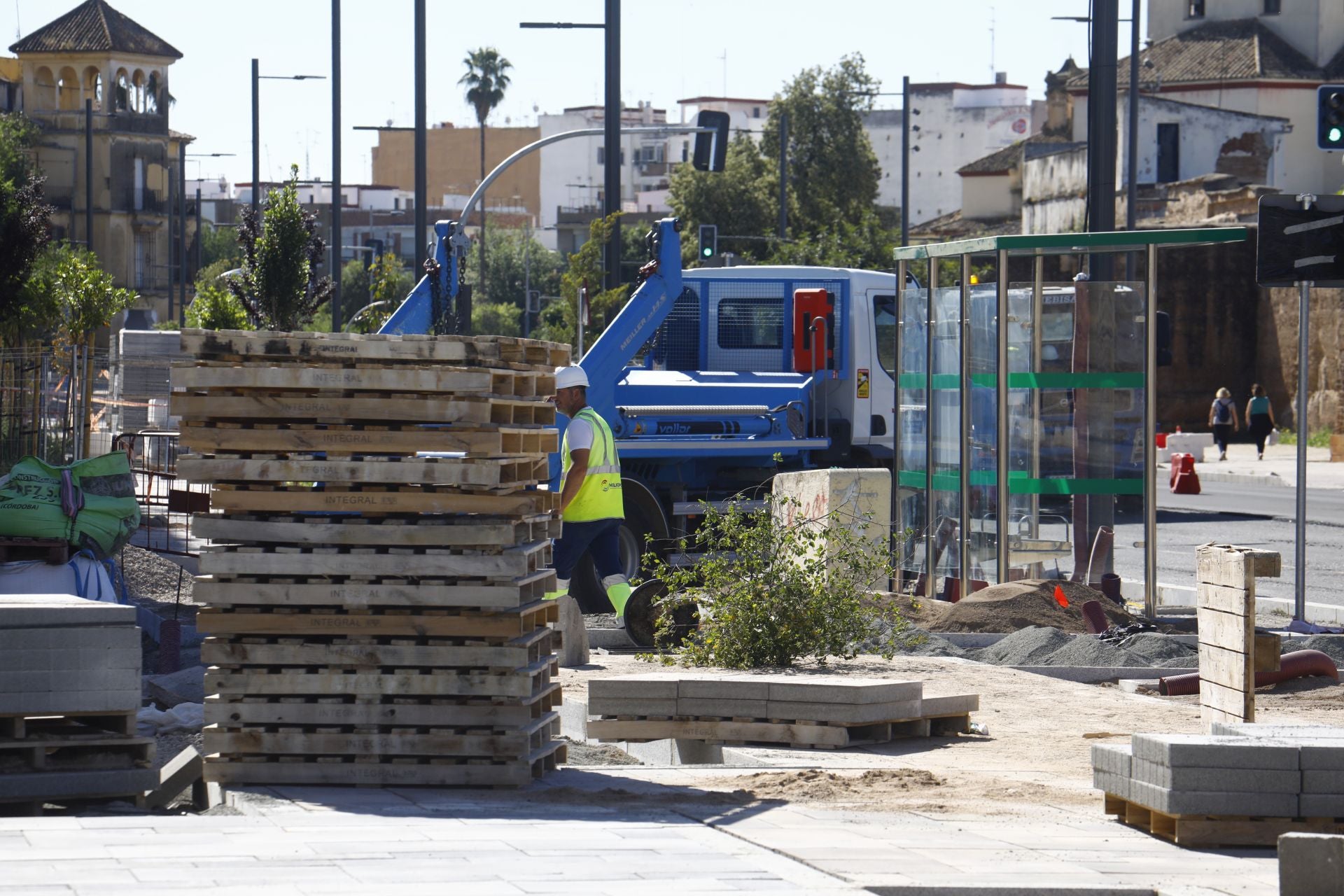 El nuevo aspecto de la Ronda del Marrubial con la calzada de cuatro carriles, en imágenes