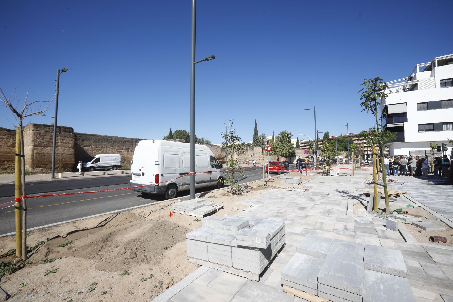 El nuevo aspecto de la Ronda del Marrubial con la calzada de cuatro carriles, en imágenes