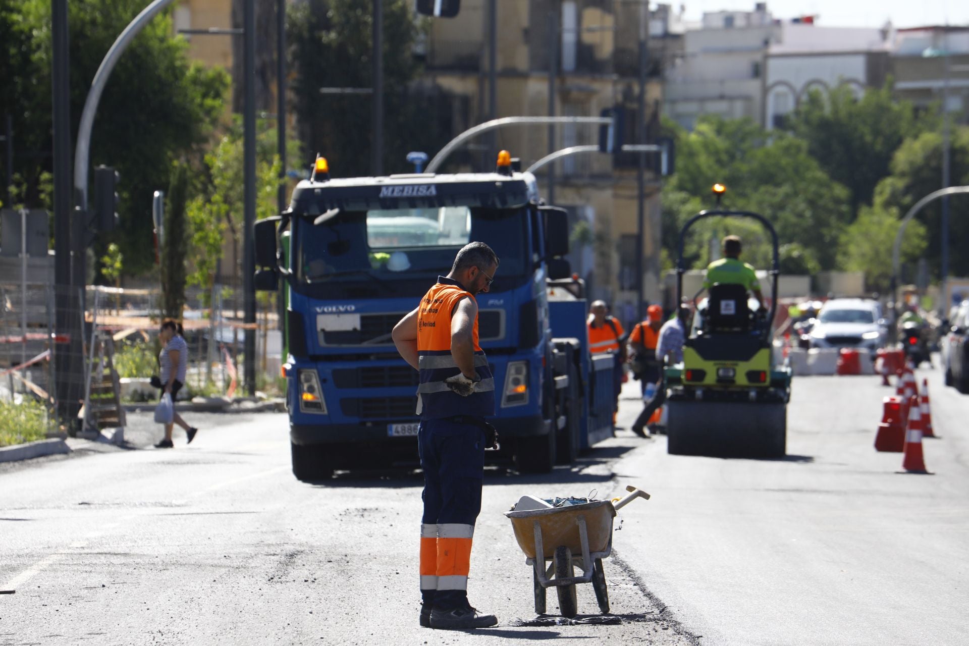 El nuevo aspecto de la Ronda del Marrubial con la calzada de cuatro carriles, en imágenes