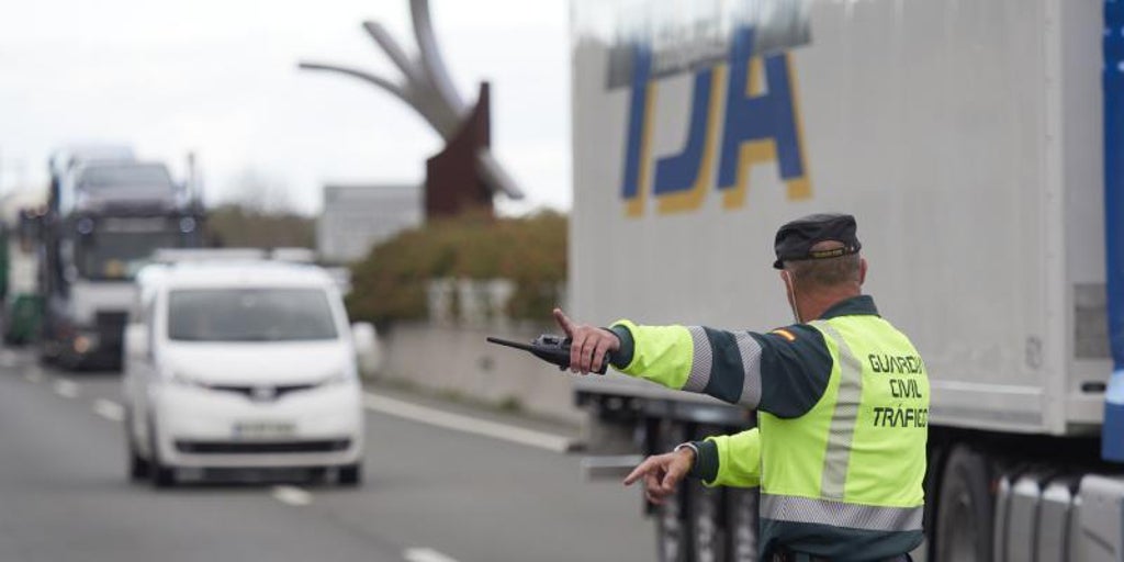La guardia civil detiene en la ap-7 a un conductor con 80 kilos de hachís en el maletero