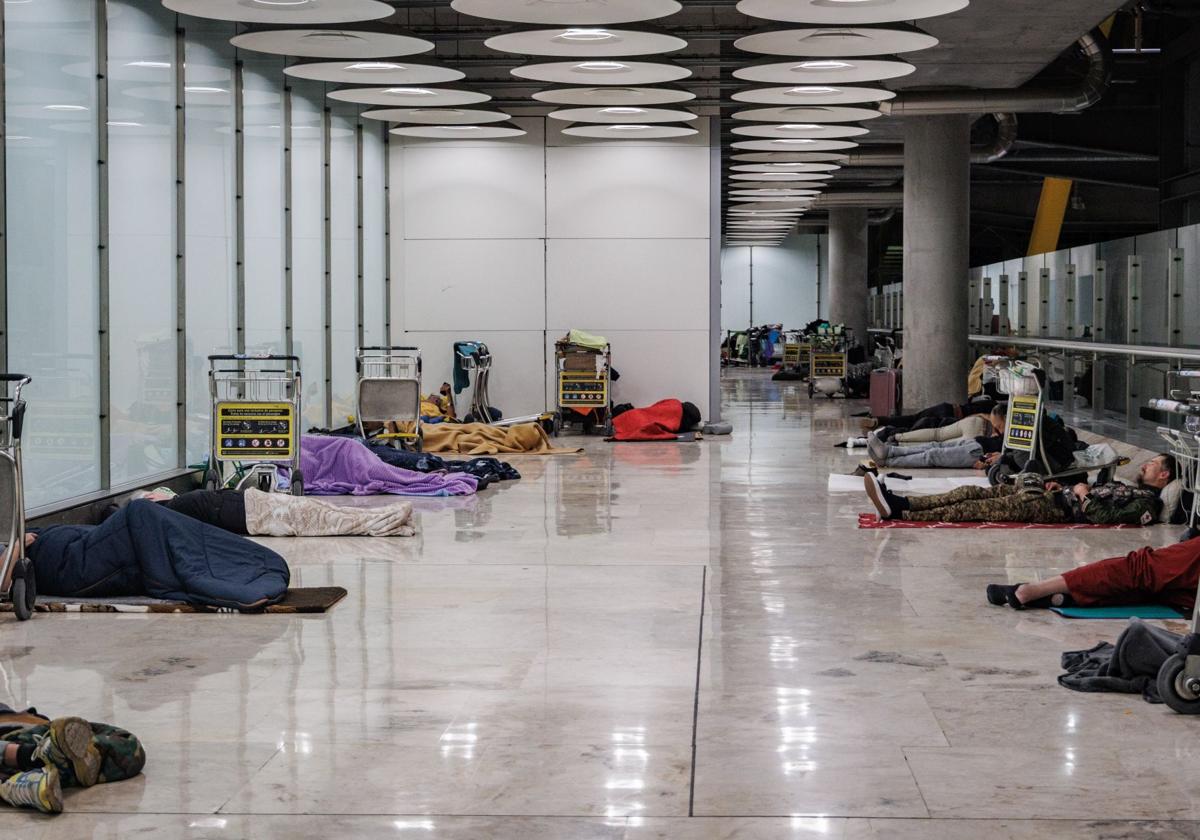 Personas sin hogar en el aeropuerto de Barajas