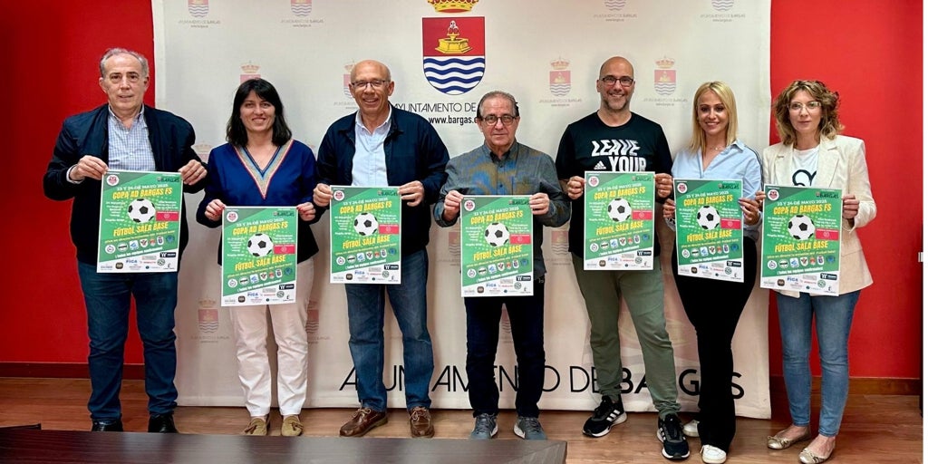 El ad bargas celebra su primera copa de fútbol sala base con ocho equipos