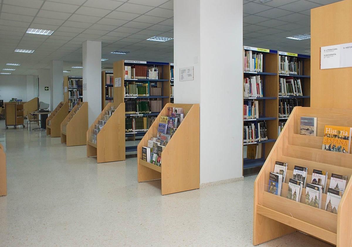 Una de las salas de la Biblioteca de Adra donde se había producido uno de los encuentros sexuales