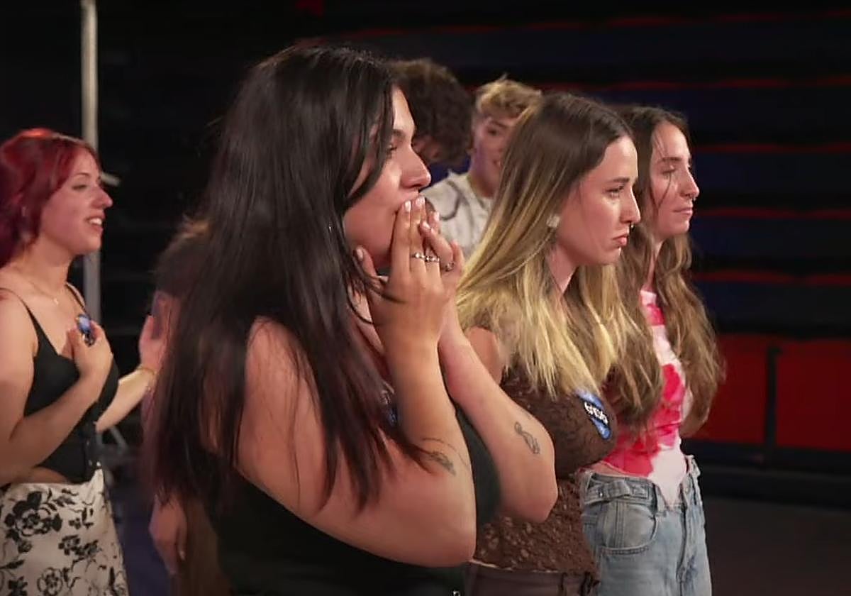 De izquierda a derecha: Elena, Lara y Lea, en el casting de OT en Málaga