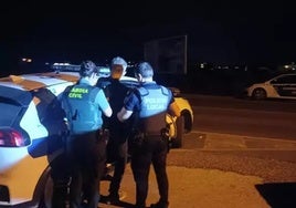 Pillado mientras conducía drogado y con speed escondido en una nevera de playa en Alicante