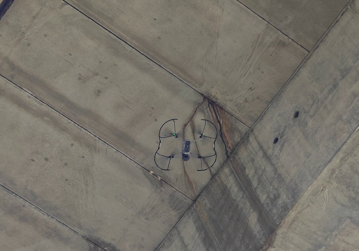 Uno de los drones trabajando en la AP-7