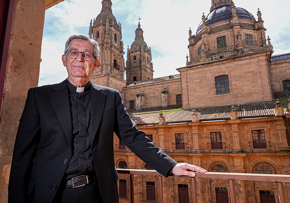 El rector de la Universidad de Salamanca, Santiago García-Jalón