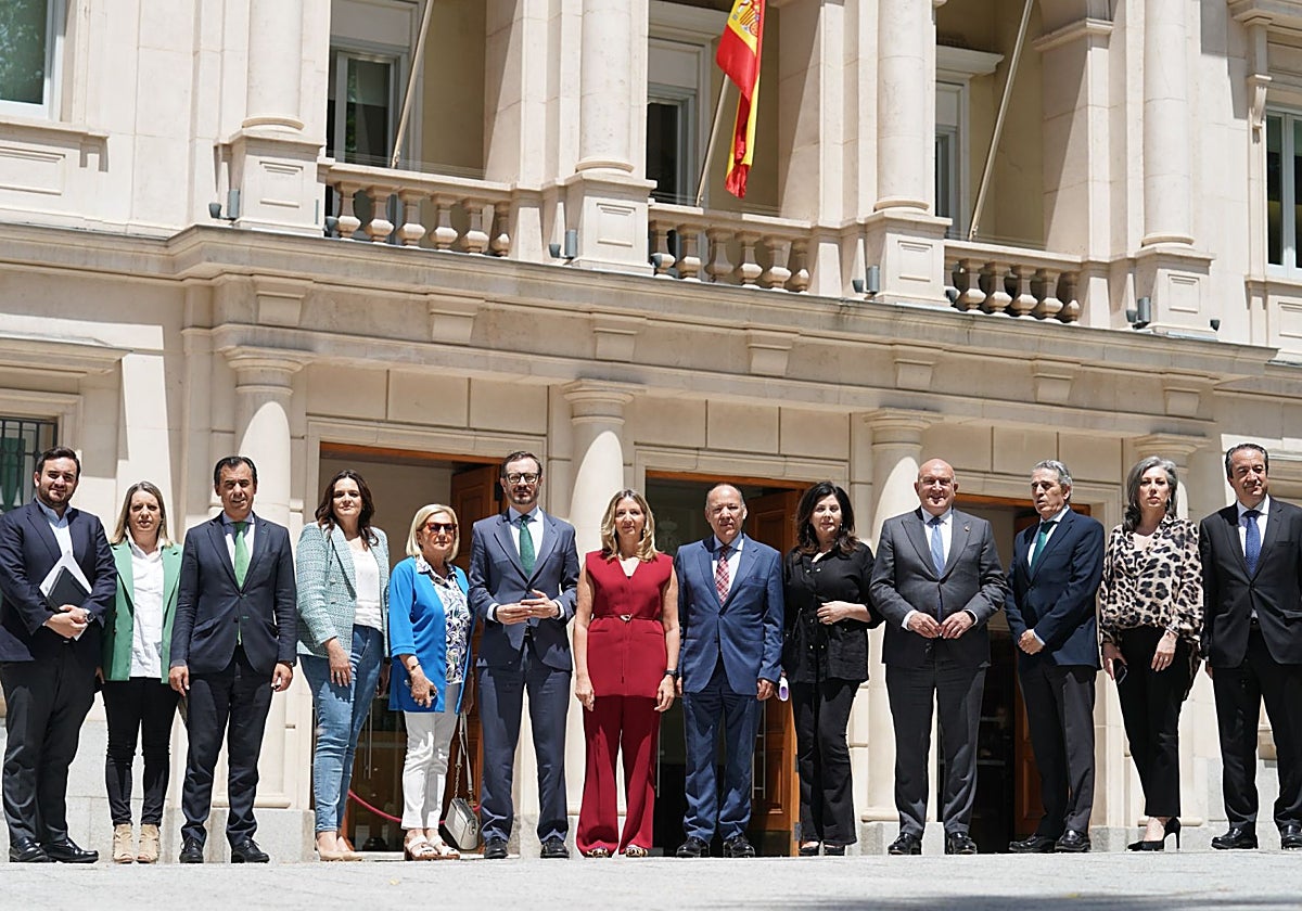 Alicia García, con los senadores del Grupo Popular por las provincias de Valladolid, Segovia y Zamora