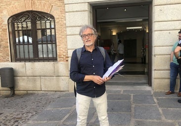 Los vecinos presentan 347 firmas al Ayuntamiento de Toledo para pedir que se abra la piscina cubierta del Casco en verano