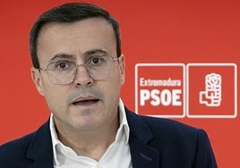 El intento de Gallardo por blindarse dinamita a las instituciones y al PSOE