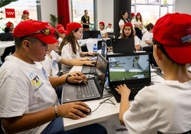 Alumnos madrileños compiten haciendo réplicas en Minecraft de las joyas monumentales de la región