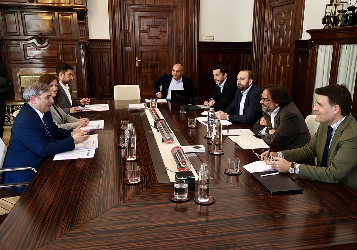 Reunión entre el consejero de Movilidad y Renfe