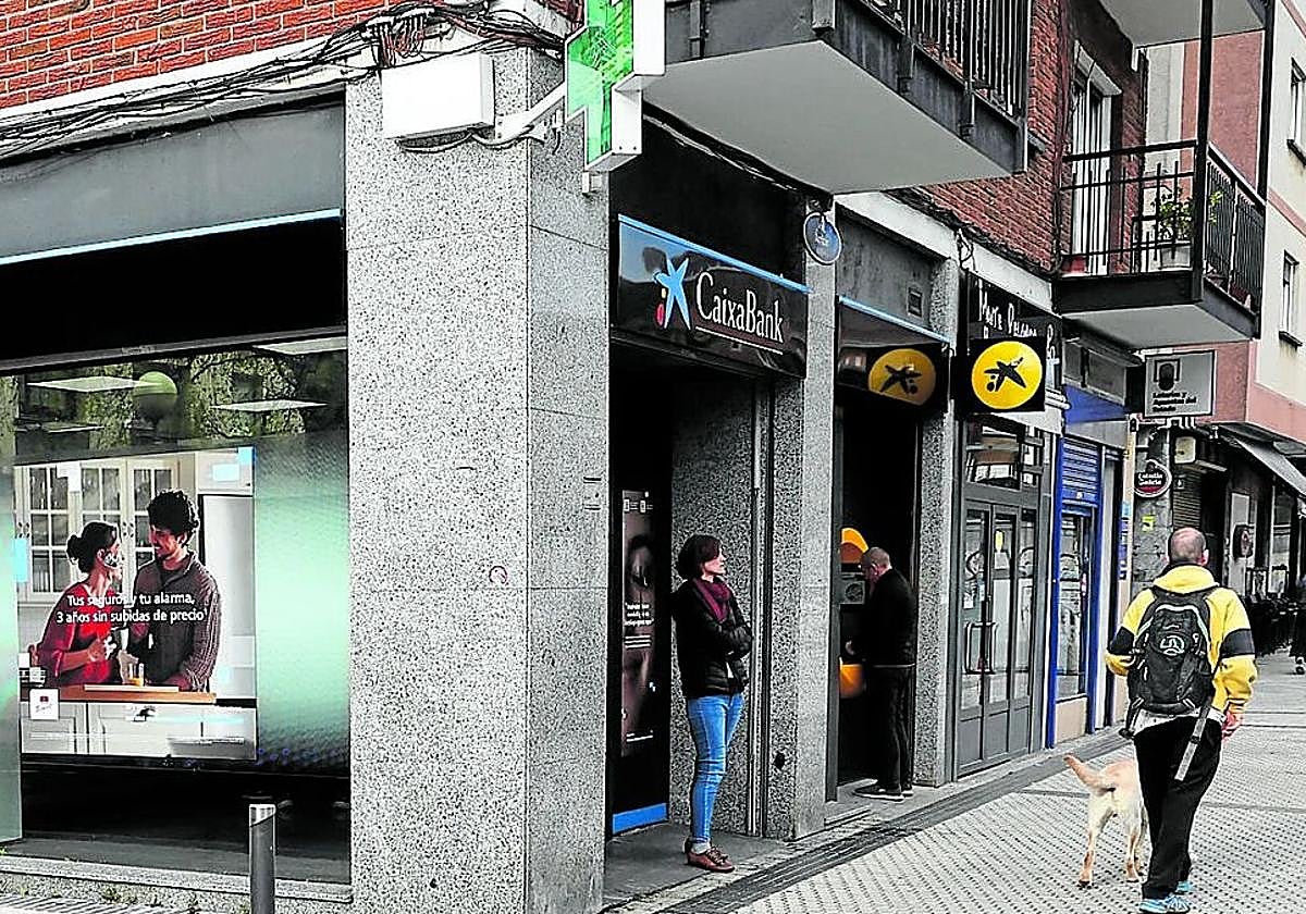 La sucursal de Caixabank donde se realizó el robo.