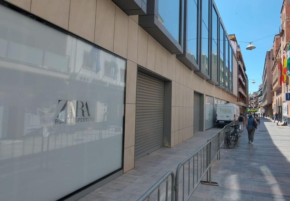 Cartel de Zara en el antiguo Simago