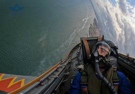 De MotoGP a un caza del Ejército del Aire: Pedro Acosta, nuevo piloto honorario de la Patrulla Águila