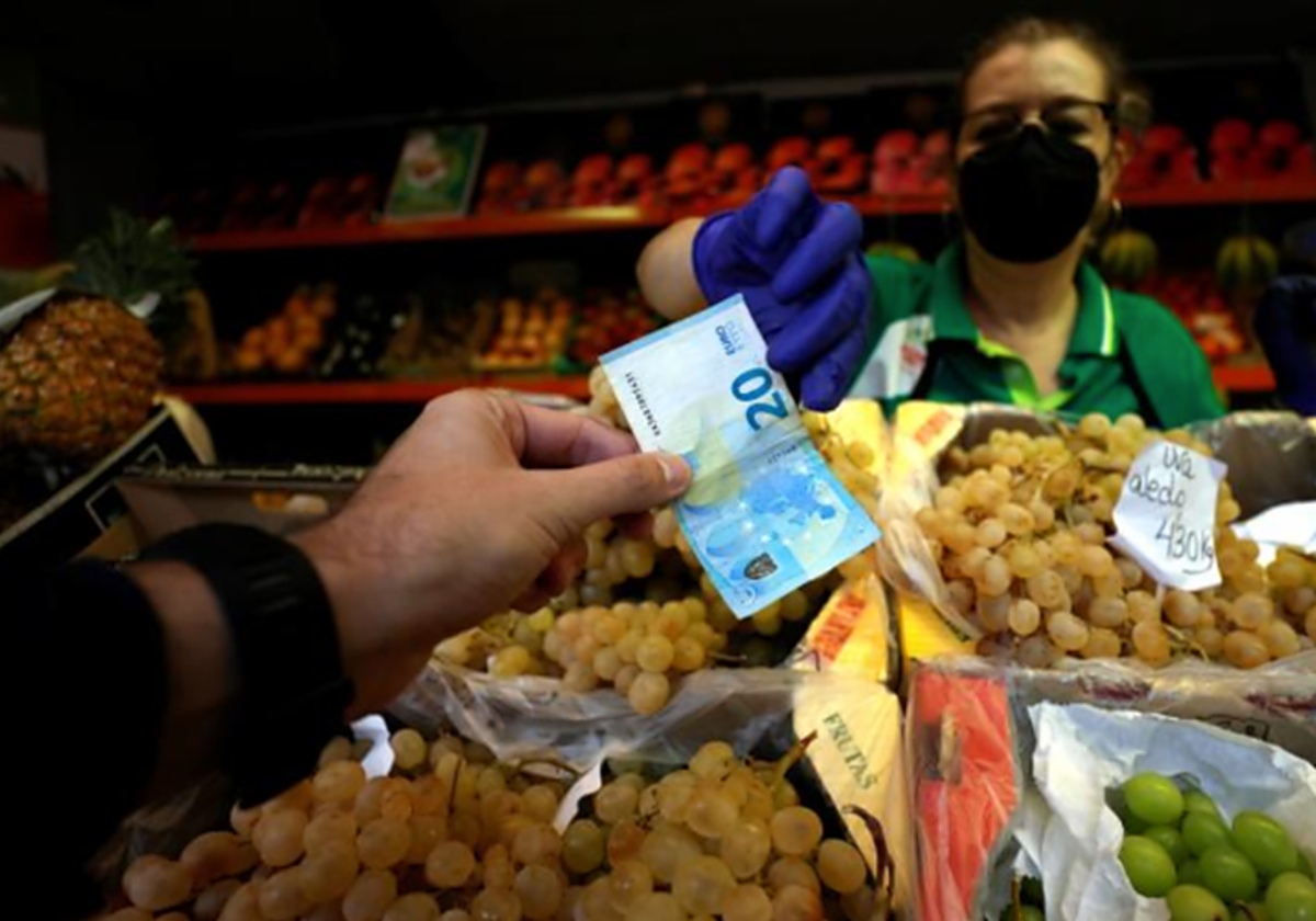 Imagen de archivo de la compra en un mercado de A Coruña