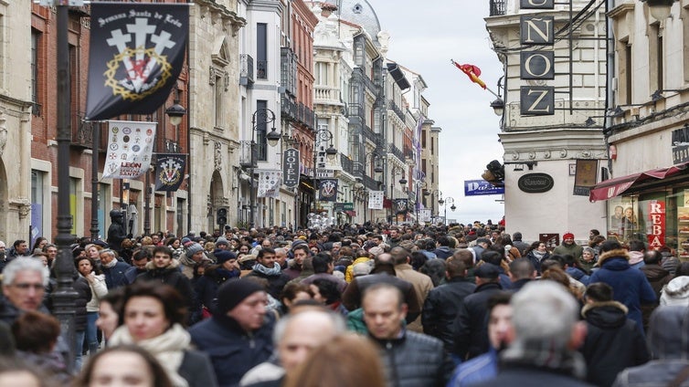 La Semana Santa aumenta las pernoctaciones hoteleras en Castilla y León un 13,9 por ciento en abril, casi el doble que la media española