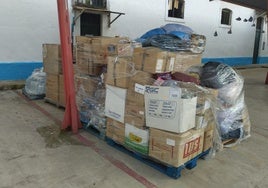 La hermandad del Calvario entrega un tostador industrial y 1.400 kilos de ropa a Prolibertas Córdoba