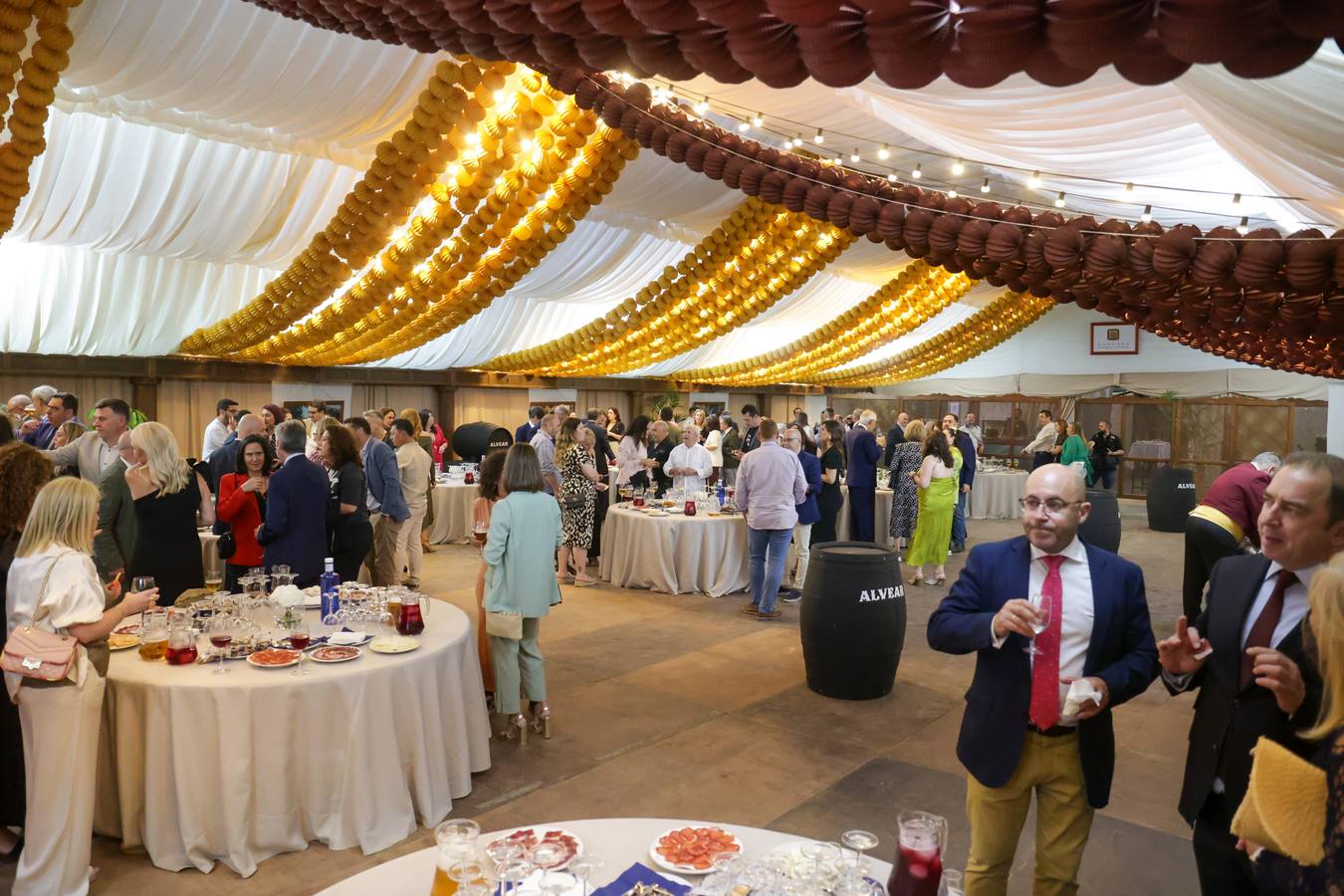 El espectacular ambiente en la primera noche de la Feria de Córdoba 2025, en imágenes