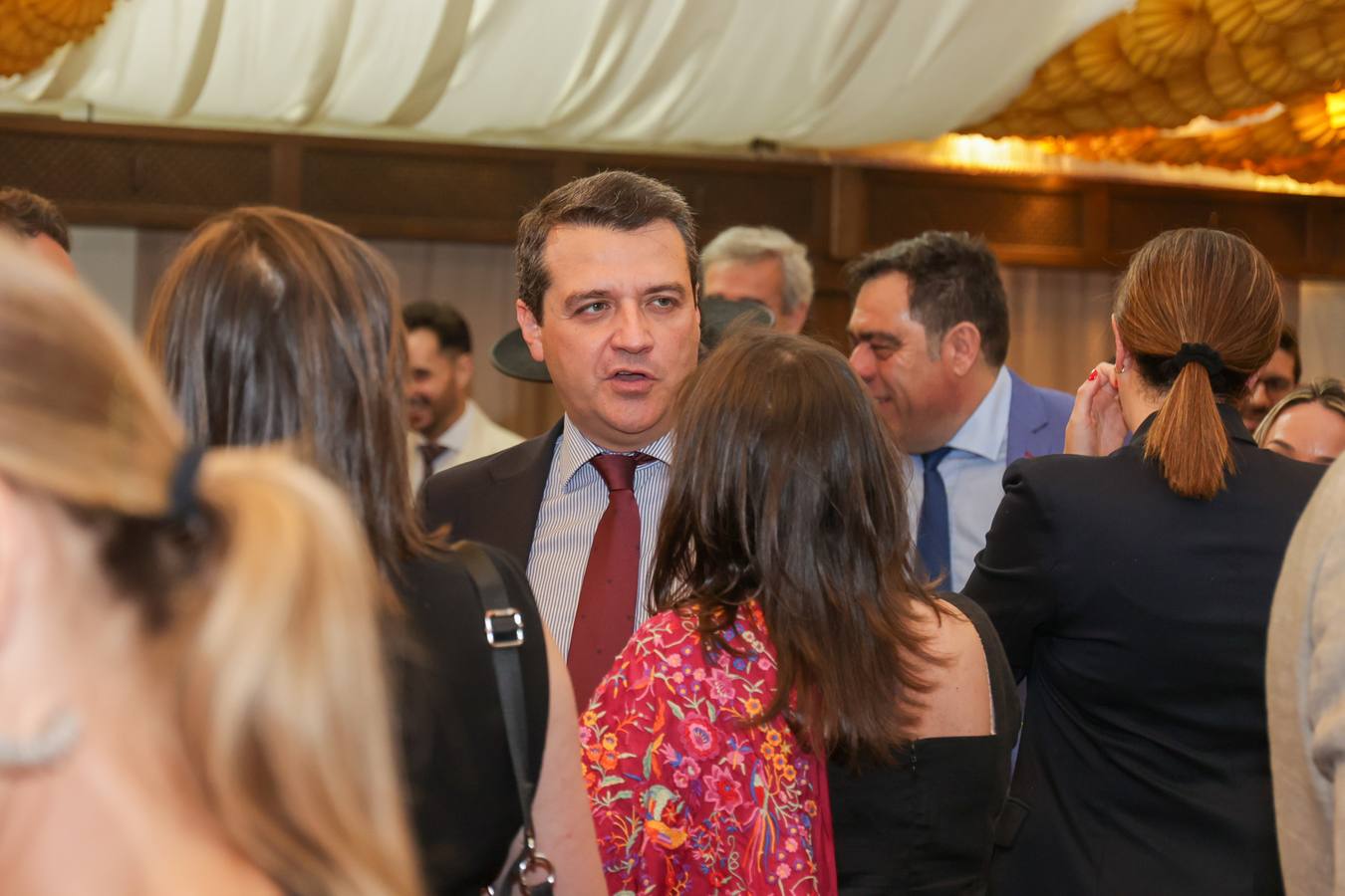 El espectacular ambiente en la primera noche de la Feria de Córdoba 2025, en imágenes