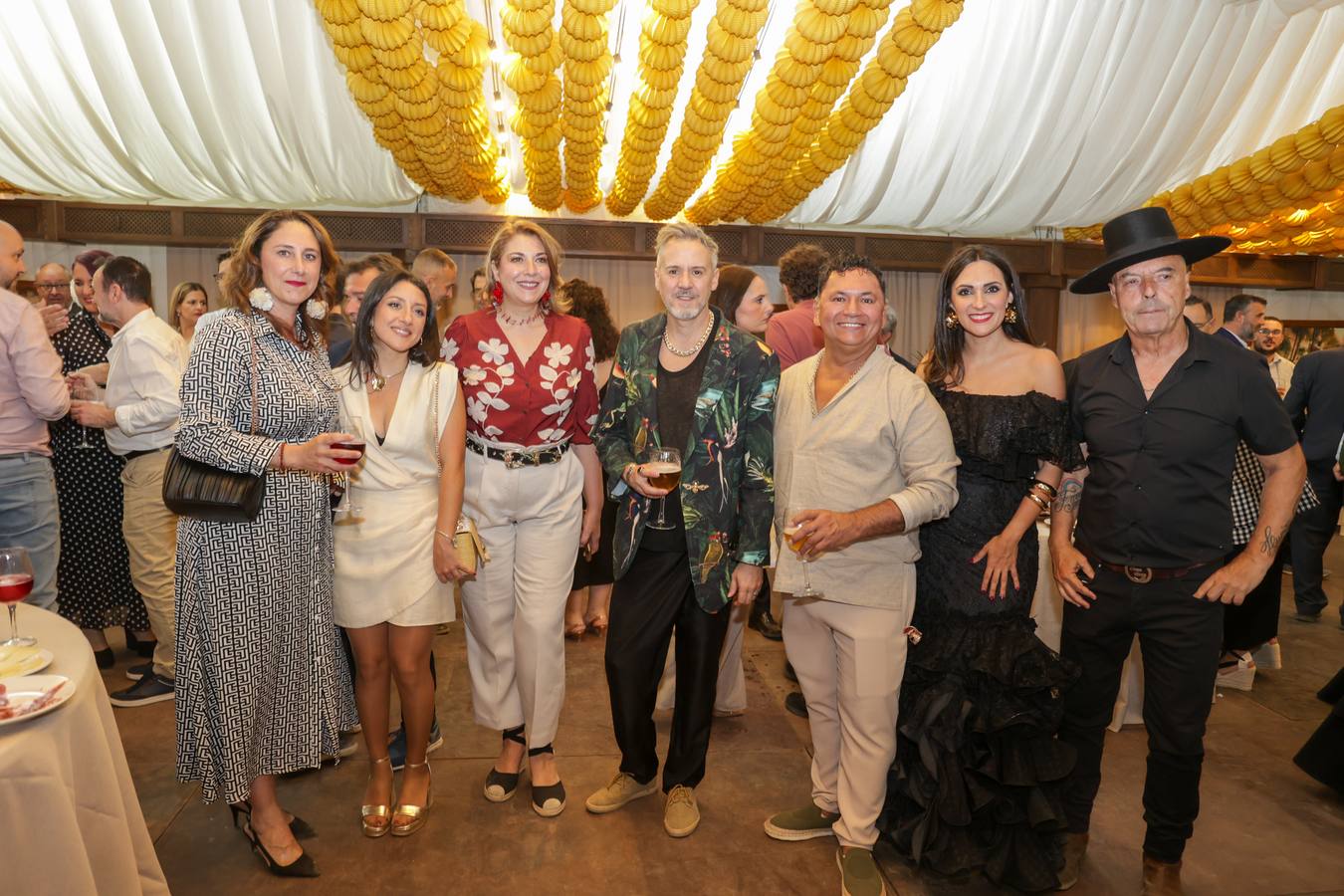 El espectacular ambiente en la primera noche de la Feria de Córdoba 2025, en imágenes