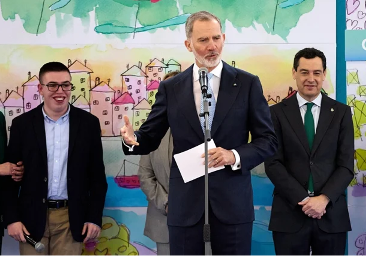 El Rey, en abril, durante su visita al Centro de Educación Especial Purísima Concepción
