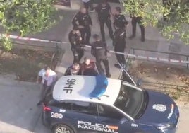 Detenido un hombre tras amenazar a su vecina con una catana y llamar a la Policía asegurando que la había matado