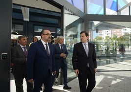 Mañueco: «Las ayudas al transporte del Ministerio se quedan cortas y llegan tarde»