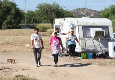 Los okupas de la Peraleda denuncian que les han cortado hasta el agua: «No queremos dinero, solo pedimos una vivienda digna»