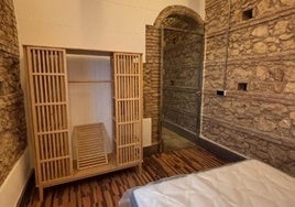 Paredes de piedra y dos patios: así es el piso 'lujoso' que se alquila en Córdoba por 750 euros