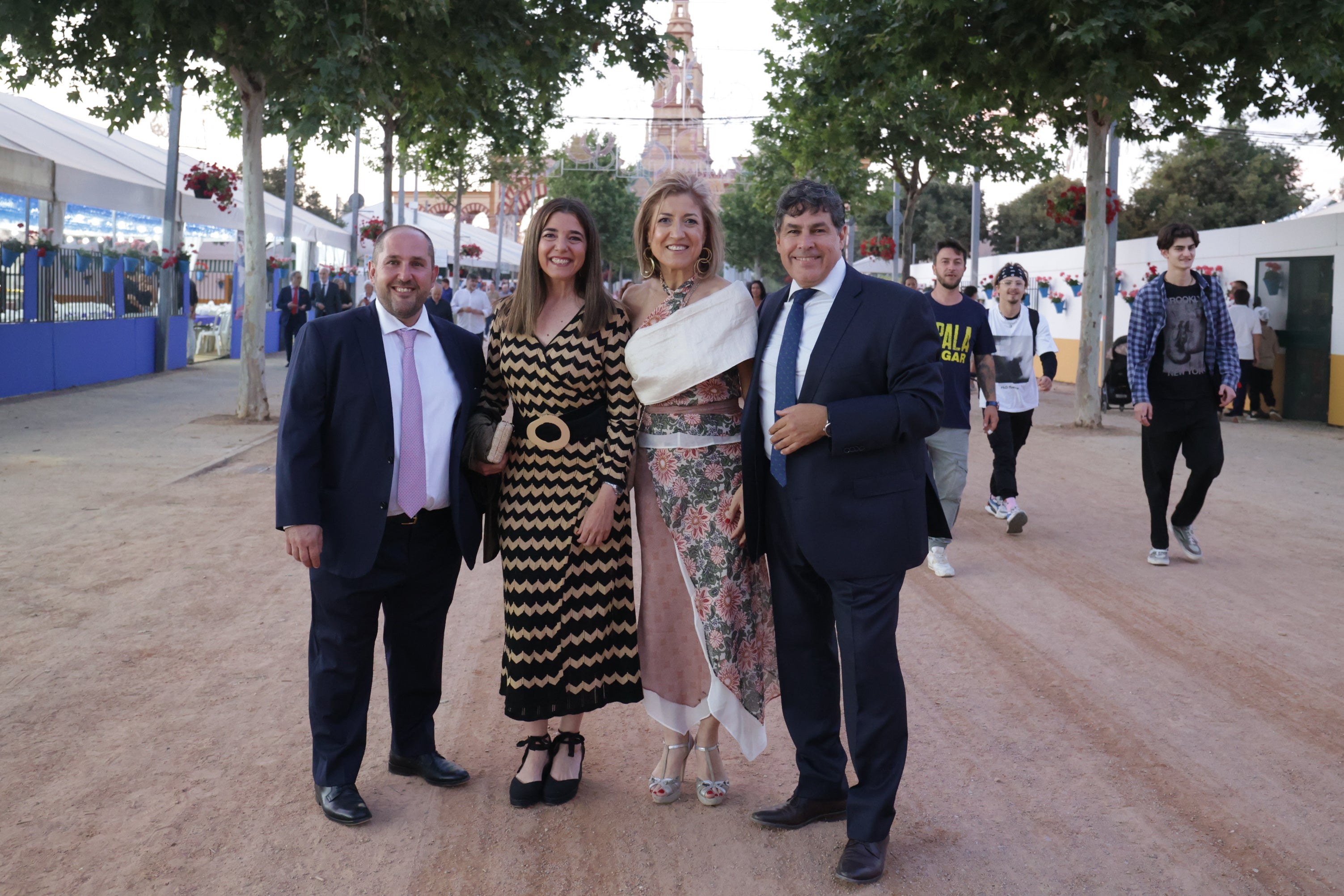 El espectacular ambiente en la primera noche de la Feria de Córdoba 2025, en imágenes