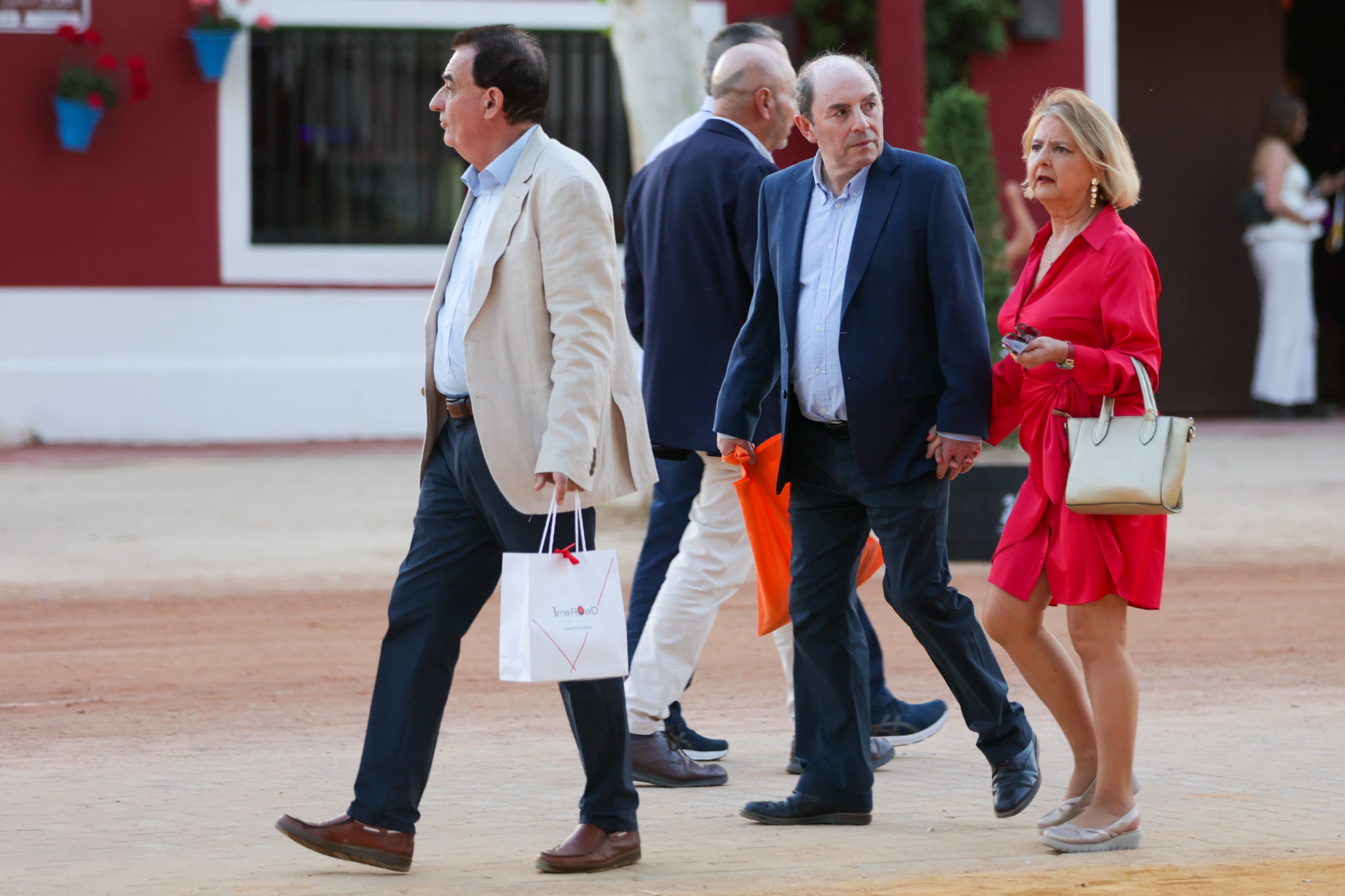 El espectacular ambiente en la primera noche de la Feria de Córdoba 2025, en imágenes