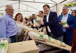 Mañueco anuncia una nueva convocatoria para incorporar jóvenes a la agricultura y modernizar explotaciones