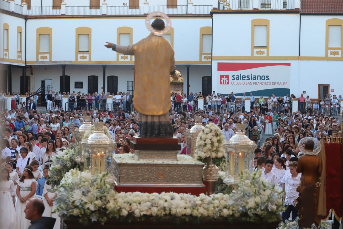 La procesión y la misa de María Auxiliadora de Córdoba, en imágenes