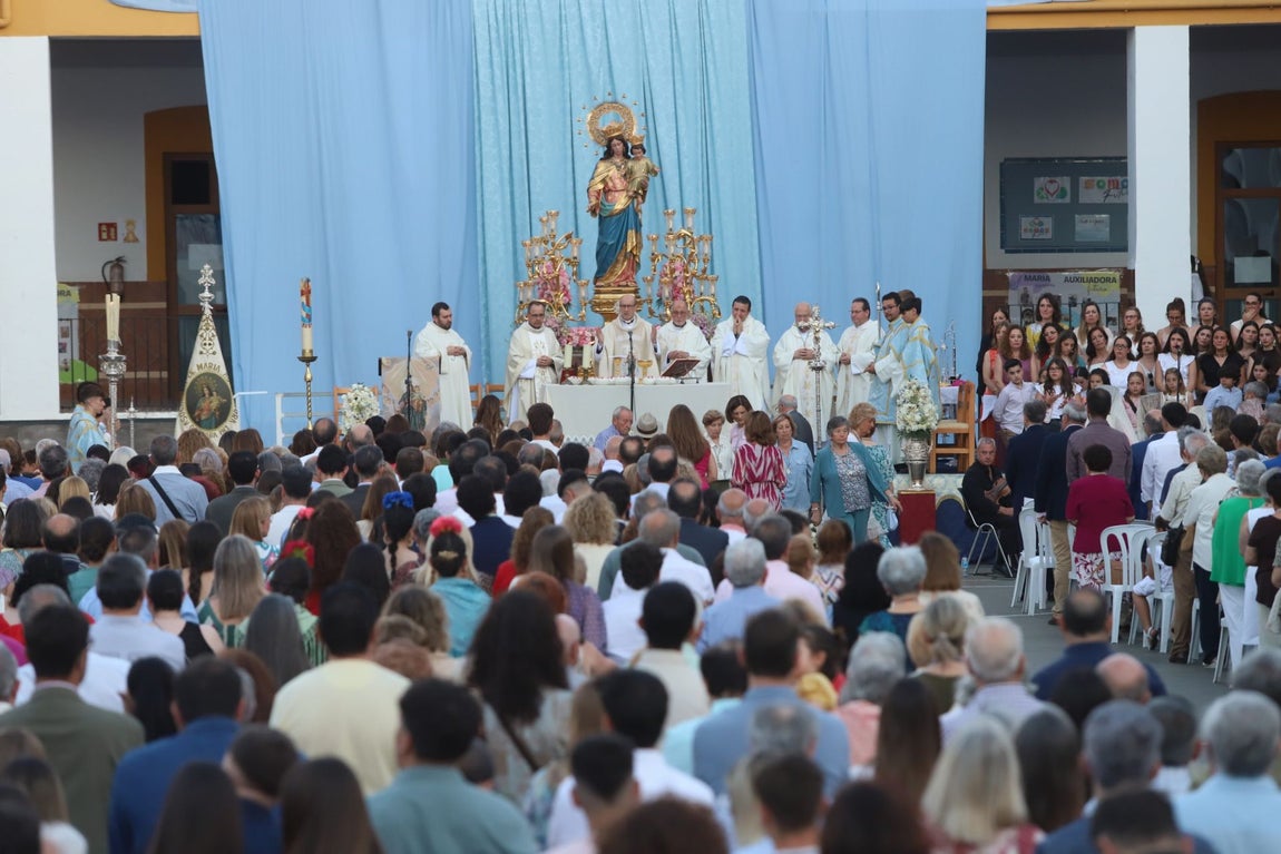 La procesión y la misa de María Auxiliadora de Córdoba, en imágenes