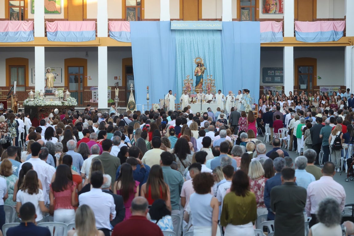 La procesión y la misa de María Auxiliadora de Córdoba, en imágenes