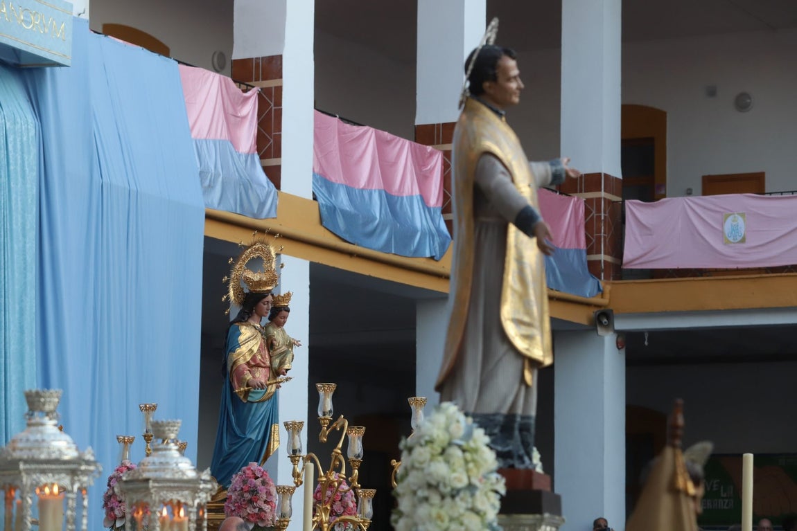 La procesión y la misa de María Auxiliadora de Córdoba, en imágenes